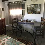 Theisoa.old Little House In The Garden . Andritsaina. Ferienhaus Andritsena