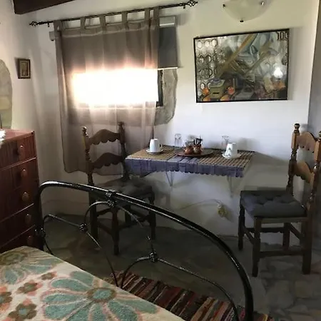 Theisoa.old Little House In The Garden . Andritsaina. Tatil Evi Andritsaina
