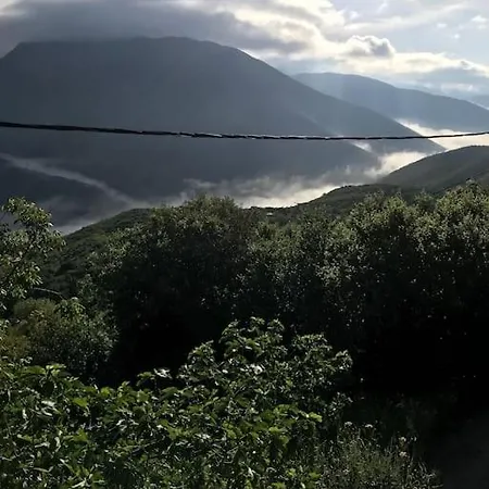 Theisoa.old Little House In The Garden . Andritsaina. Vakantiehuis Andrítsaina