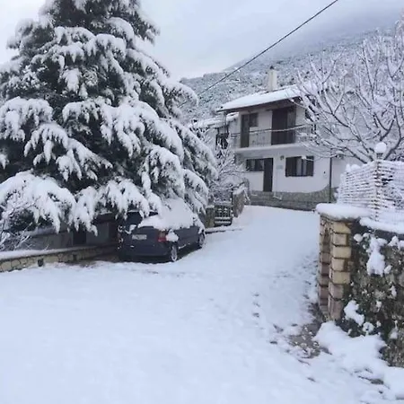 Theisoa.old Little House In The Garden . Andritsaina. Vakantiehuis Andrítsaina