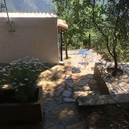 Theisoa.old Little House In The Garden . Andritsaina. Vakantiehuis Andrítsaina