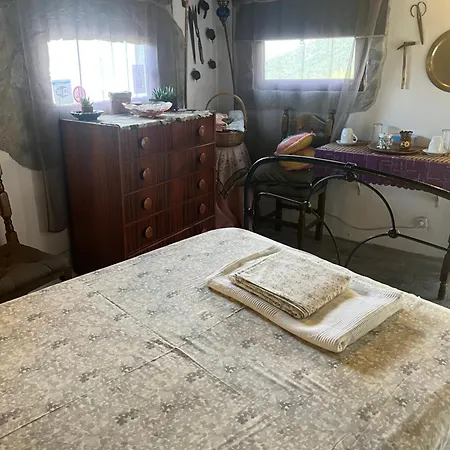 Theisoa.old Little House In The Garden . Andritsaina. Semesterbostad Andritsaina