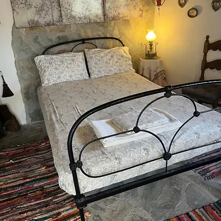 Vakantiehuis Theisoa.old Little House In The Garden . Andritsaina.