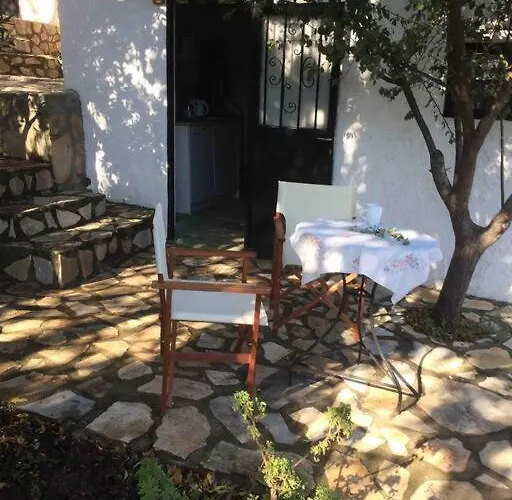 Theisoa.old Little House In The Garden . Andritsaina. * Andritsaina