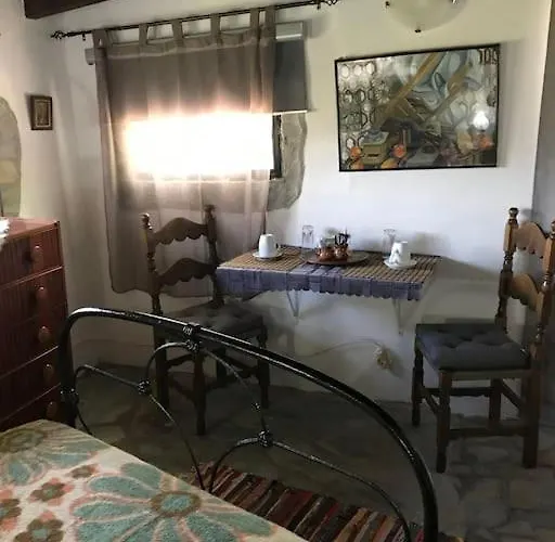 Theisoa.old Little House In The Garden . Andritsaina. Nyaraló Andrícena