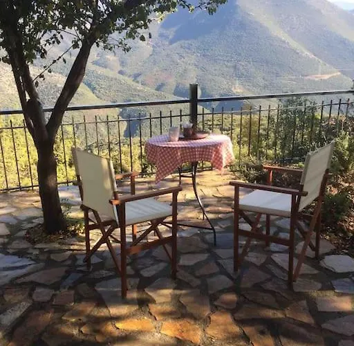 Theisoa.old Little House In The Garden . Andritsaina. 안드리차이나