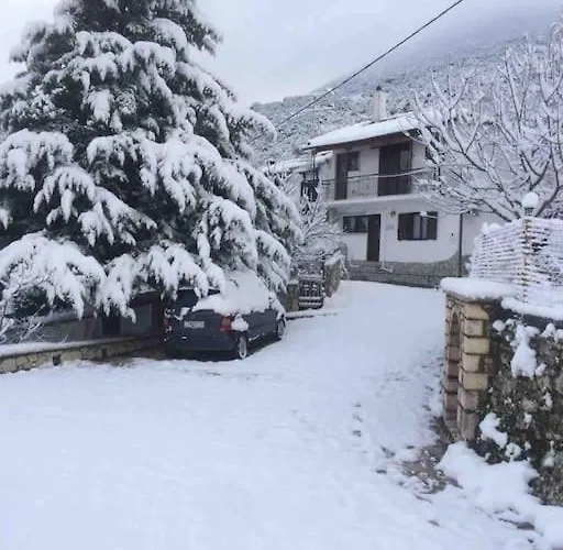 Theisoa.old Little House In The Garden . Andritsaina. 別荘 アンドリツェナ