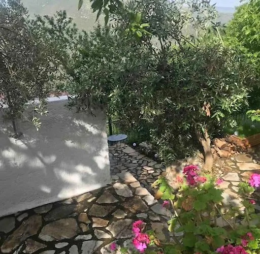 Theisoa.old Little House In The Garden . Andritsaina. Nyaraló *