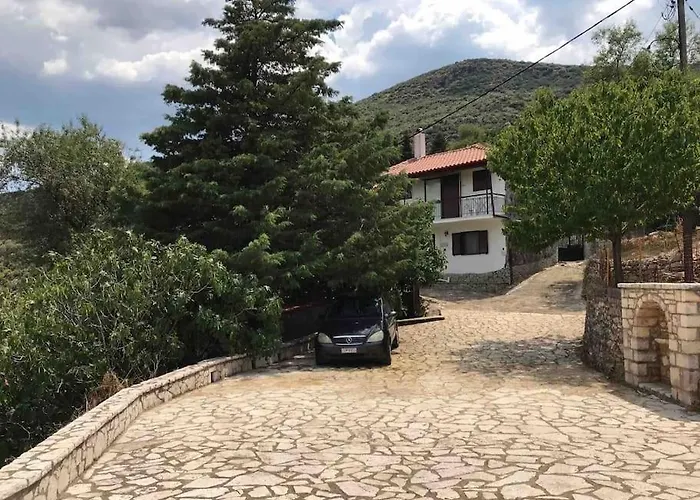 펜션 Theisoa.old Little House In The Garden . Andritsaina.